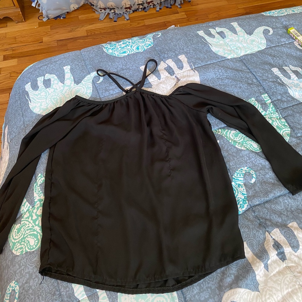 Black wavy shirt